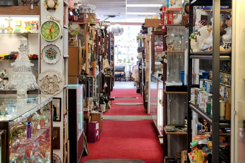 Row of booths at Old Rooster Antique Mall in Rochester, MN