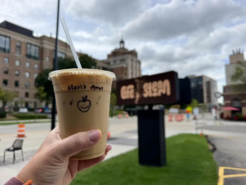 fall inspired coffee shop drinks