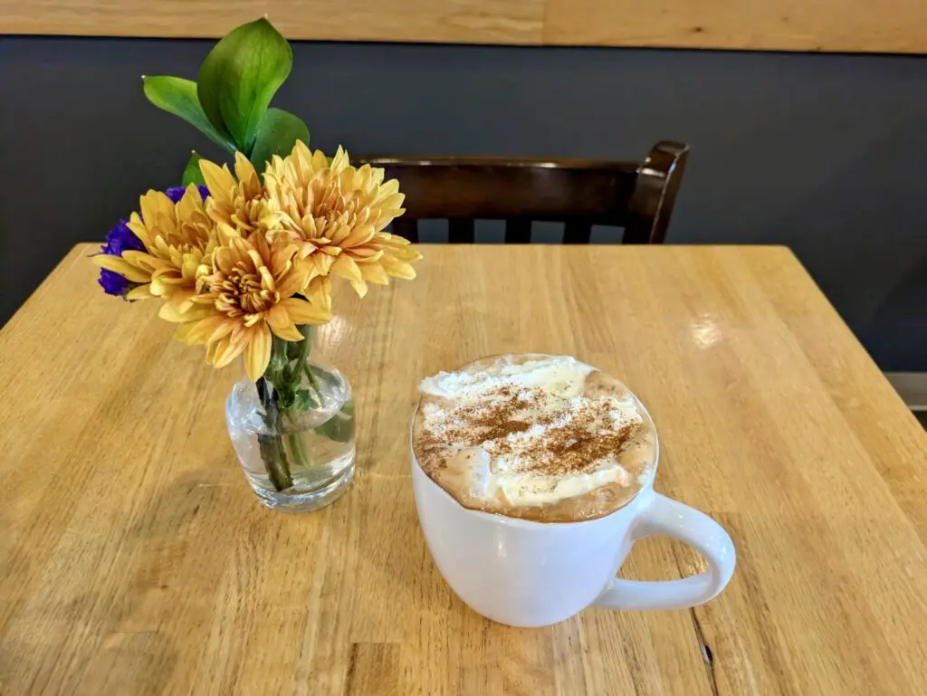 fall inspired coffee shop drinks